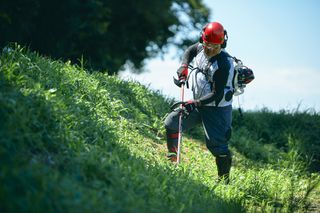 Backpack Brushcutter BKZ275 in use , ridge 5