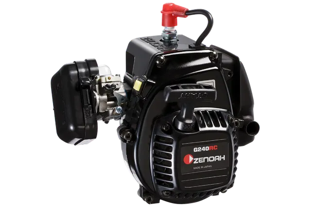 ゼノアG240RCエンジンの正面図と部品が見える。