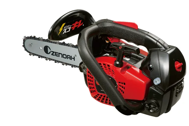 G2200T. 刃とハンドルが見えるゼノアチェーンソーの側面図。