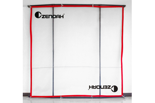 飛散防止ネットPro. 赤い枠線のZenOahブランドの保護スクリーン。