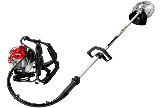 TK2600S. バックパックエンジンと円形の刃を備えた刈払機の側面図。